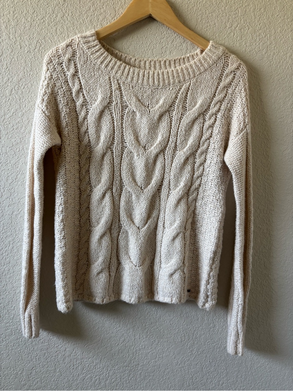 Hollister Cozy Cable Knit Women's Sweater in Cream XS